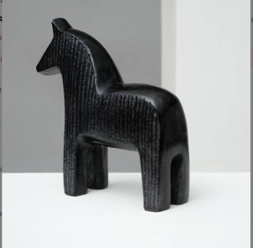 Black Ribbed Horse Sculpture Aluminum Table Decor 5.5X1.5X6 (Color: Black)